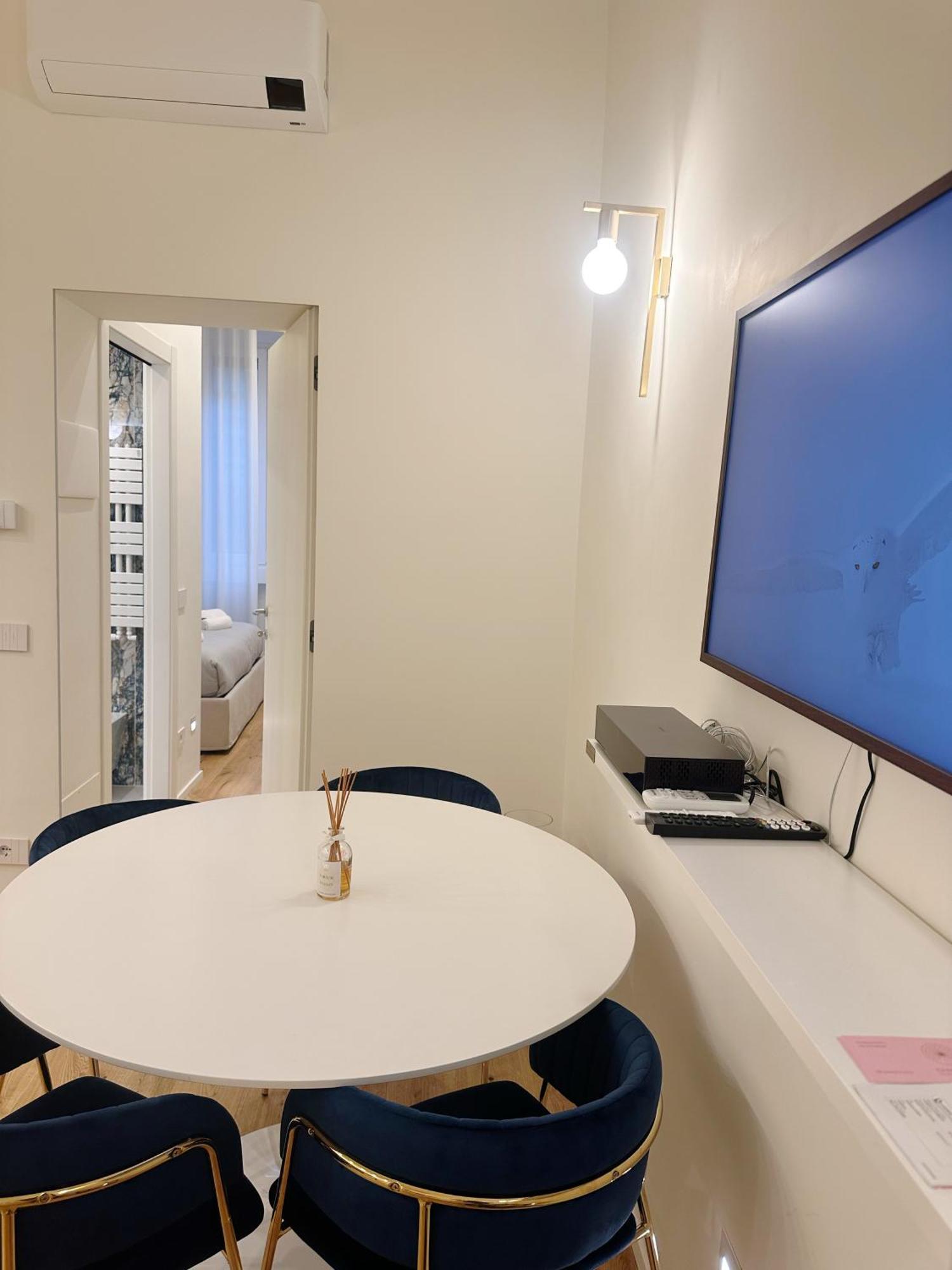 Private Apartment With Wi-Fi Milano City Near Duomo Atena ภายนอก รูปภาพ